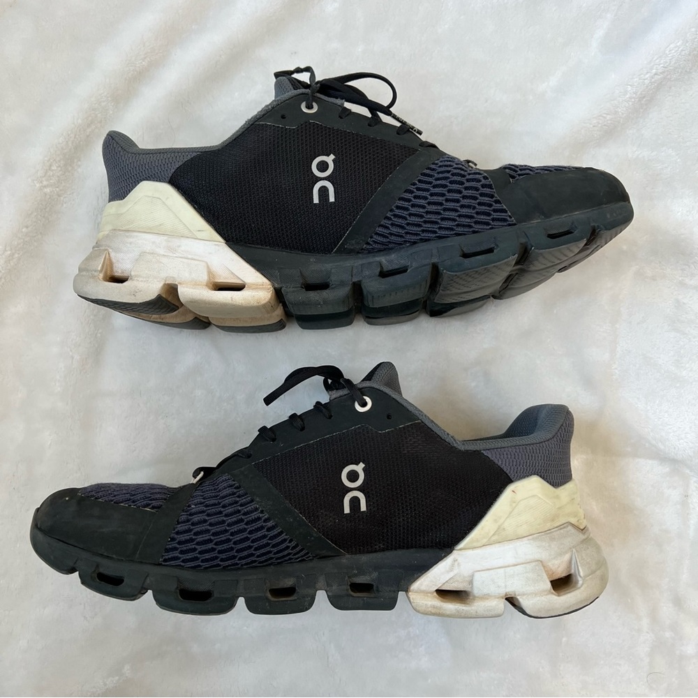 On Running Cloudflyer Men's Black / White Sneakers, Men's Size 10.5 - Picture 2 of 8